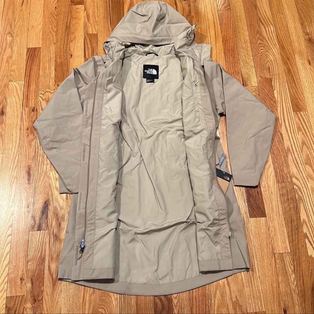 The North Face City Breeze Parka II Waterproof
Rain Jacket Large NWT - Picture 5 of 10